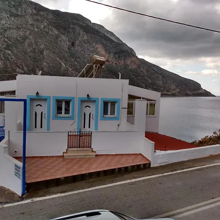 Beachfront - Sleeps 4 & Free Parking * Arginonda