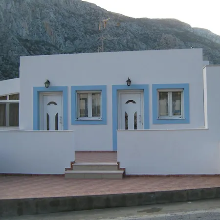 Beachfront - Sleeps 4 & Free Parking Arginonda
