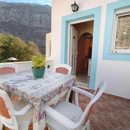 Beachfront - Sleeps 4 & Free Parking * Arginonda