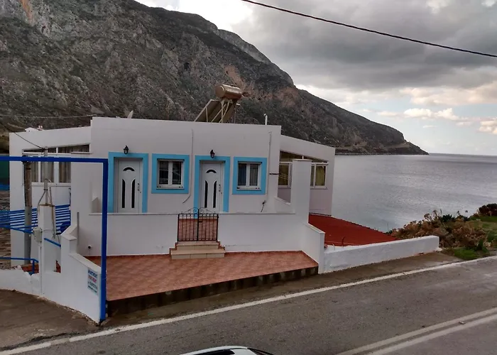 Beachfront - Sleeps 3 & Free Parking * Arginonda